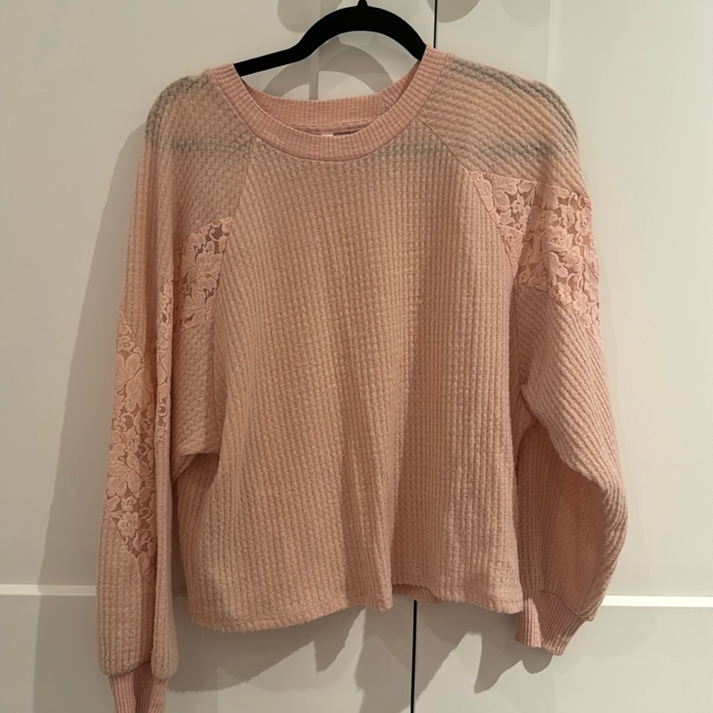 Target light sweater in blush w lace on sleeves
